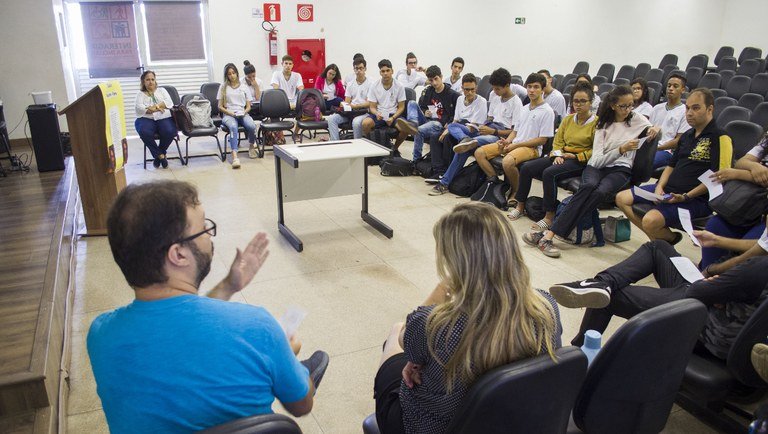 Projeto Diálogos: uma parceria da biblioteca do IFMG Campus Governador Valadares